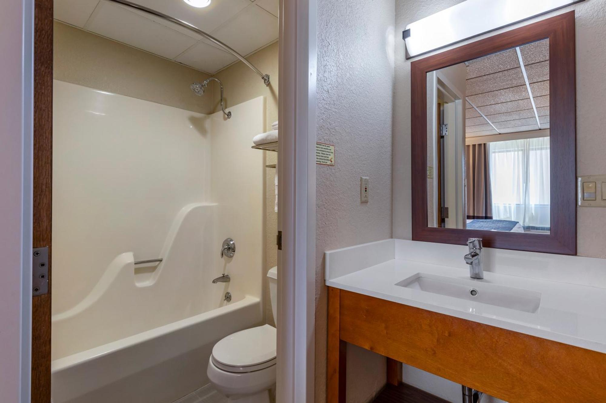 שלבי Comfort Inn & Suites Gateway To Glacier National Park מראה חיצוני תמונה