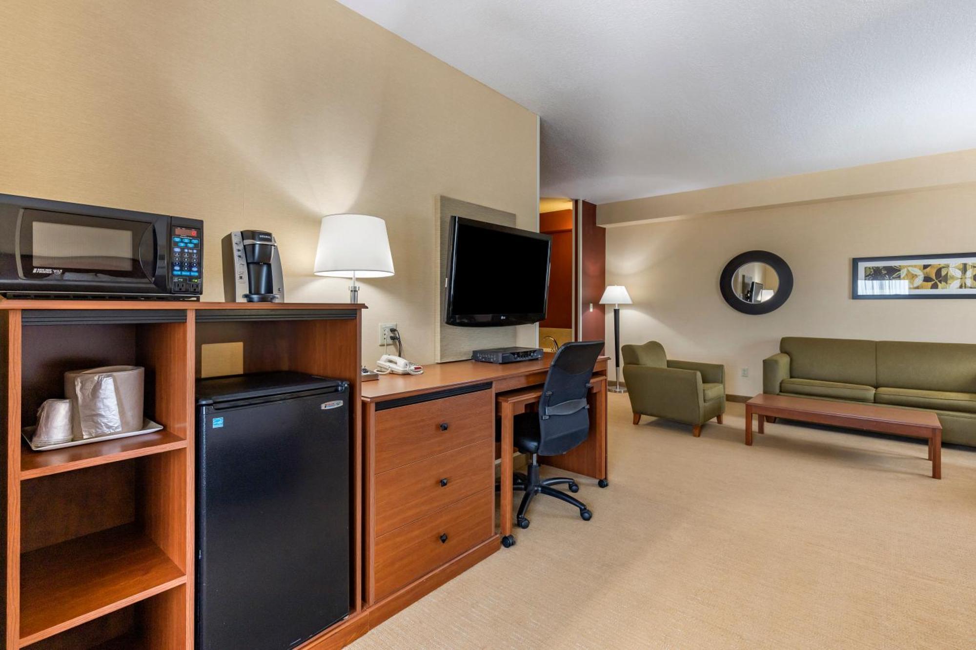 שלבי Comfort Inn & Suites Gateway To Glacier National Park מראה חיצוני תמונה