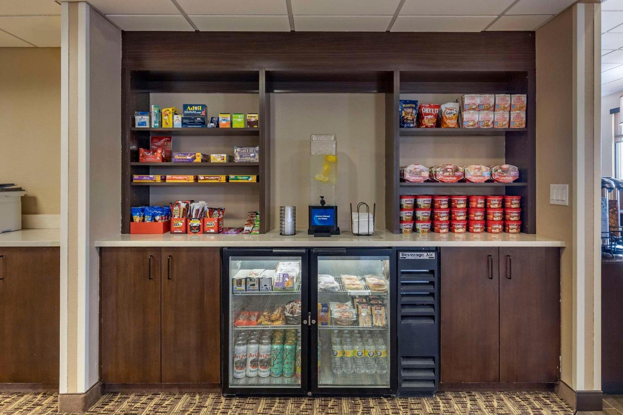 שלבי Comfort Inn & Suites Gateway To Glacier National Park מראה חיצוני תמונה