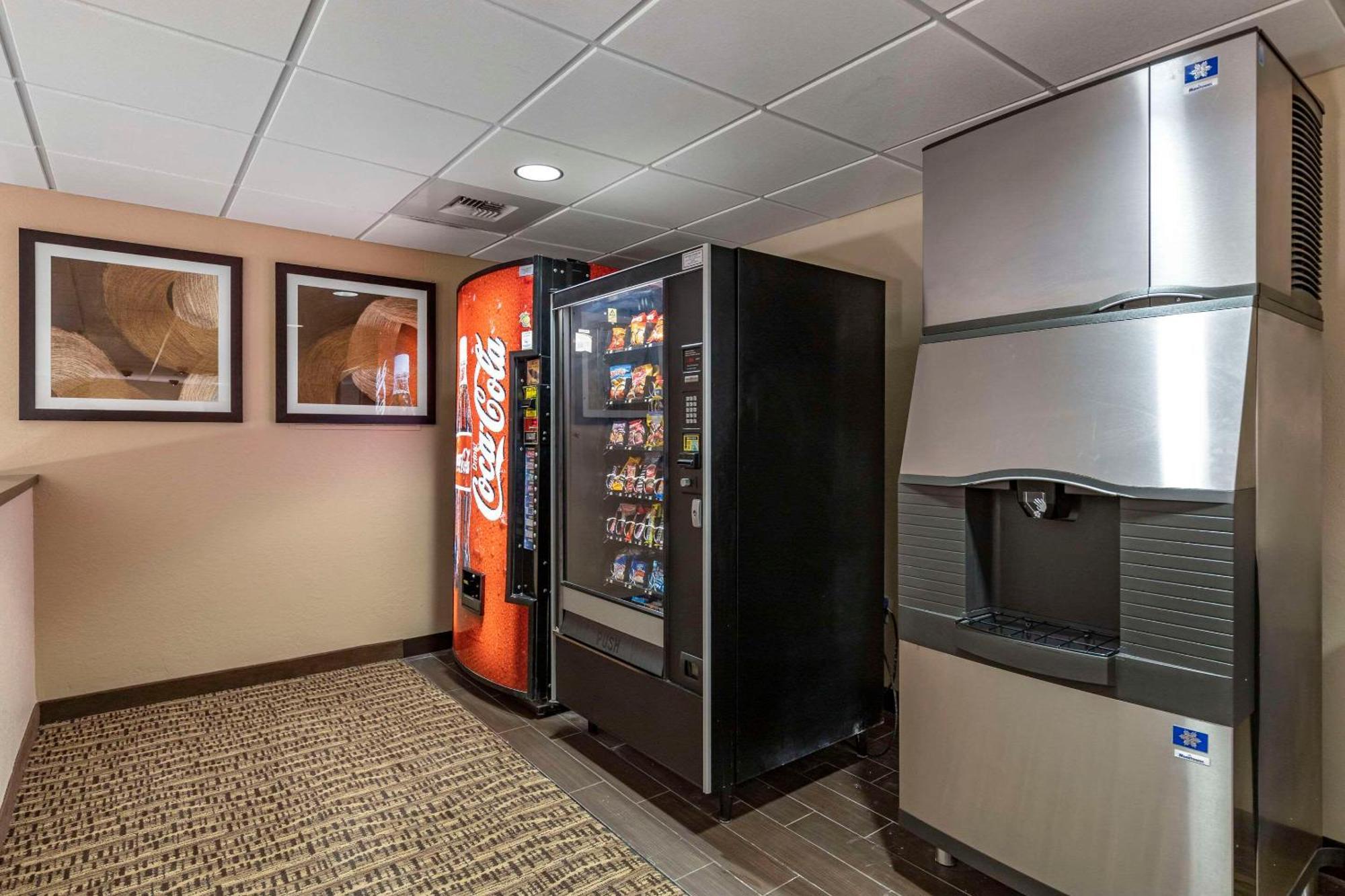 שלבי Comfort Inn & Suites Gateway To Glacier National Park מראה חיצוני תמונה