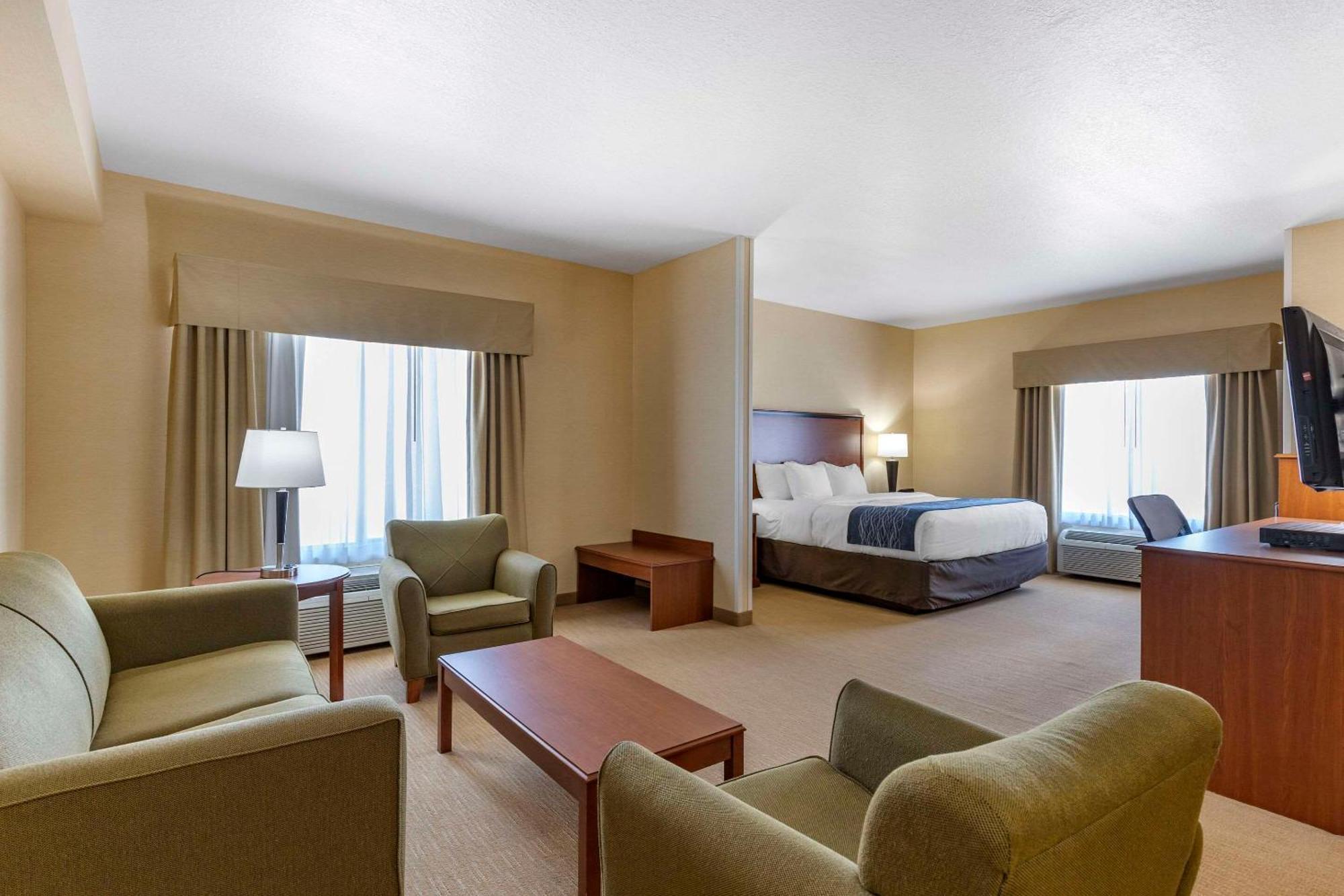 שלבי Comfort Inn & Suites Gateway To Glacier National Park מראה חיצוני תמונה