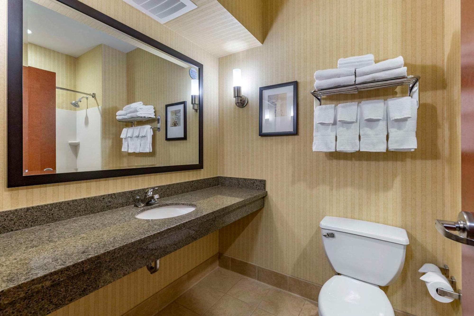שלבי Comfort Inn & Suites Gateway To Glacier National Park מראה חיצוני תמונה