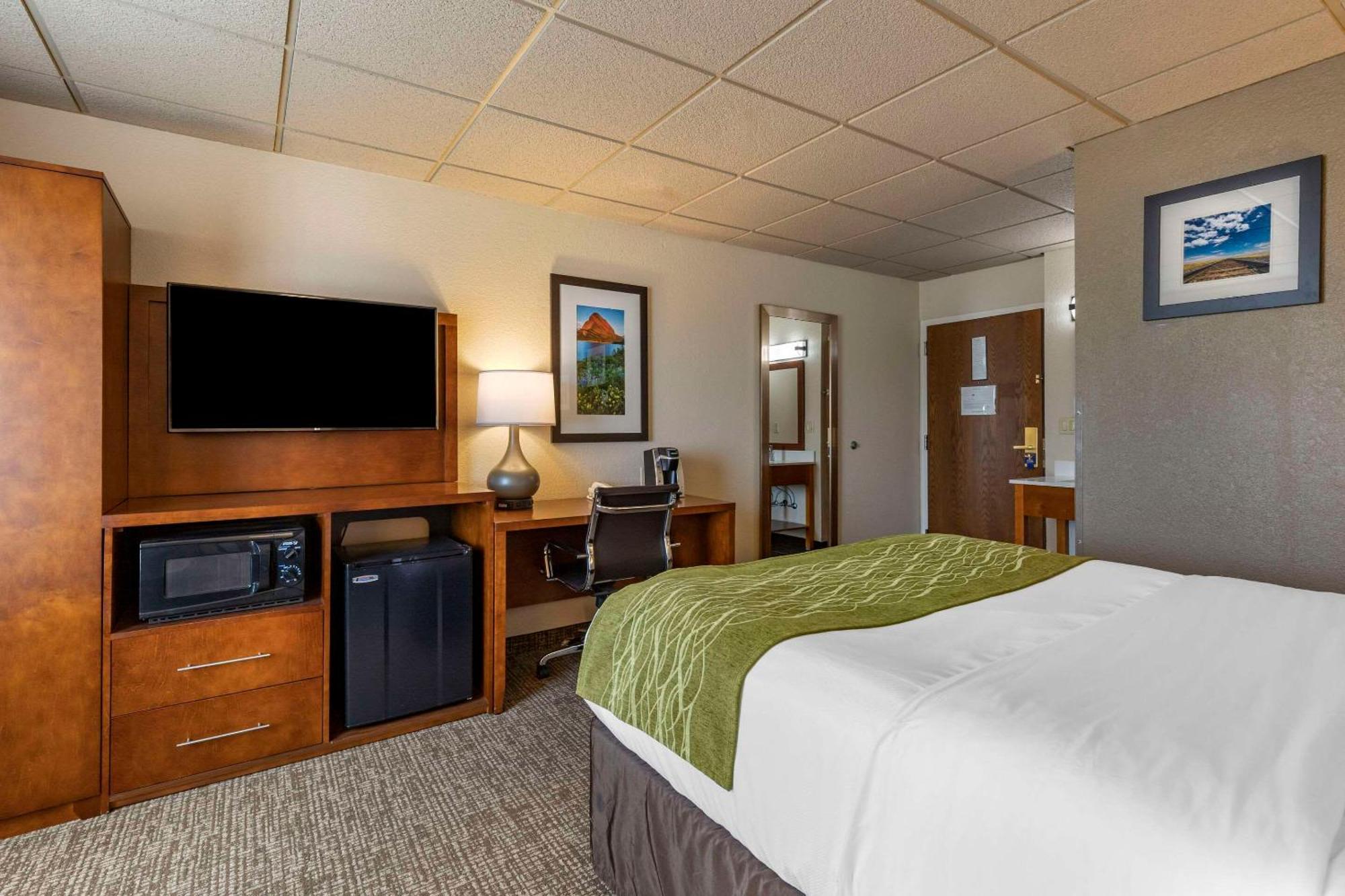 שלבי Comfort Inn & Suites Gateway To Glacier National Park מראה חיצוני תמונה